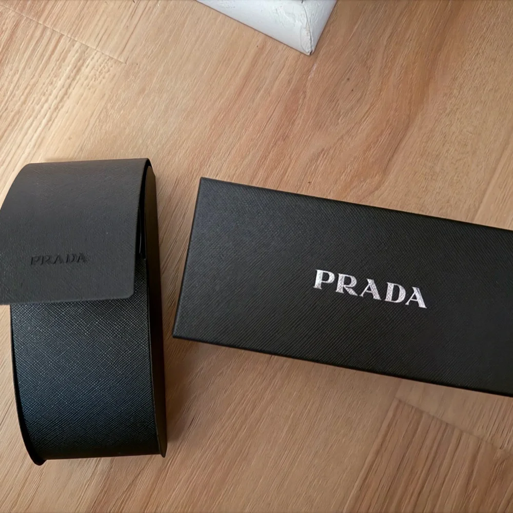 Prada sunglasses - Picture 3 of 5